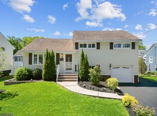 9 Eldorado Ct, Rochelle Park, NJ 07662
