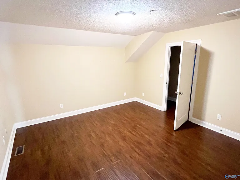 470 Shamrock Dr — Photo 29