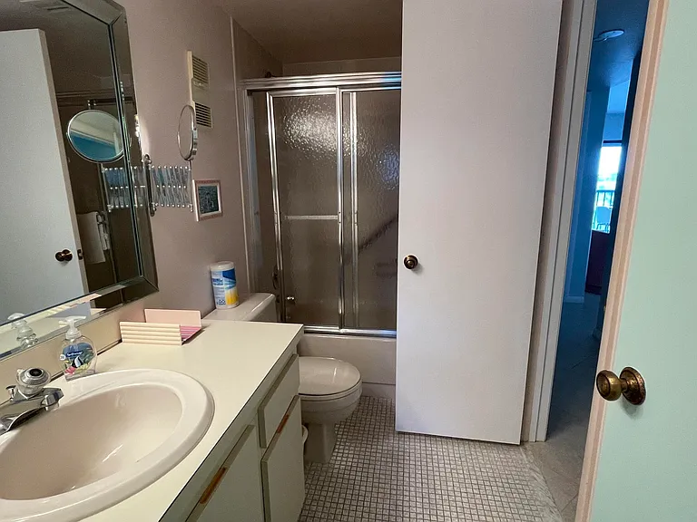 6866 Huntington Ln #305 — Photo 14