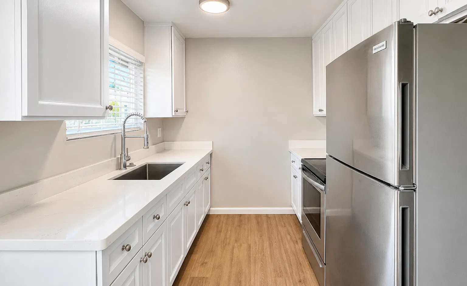 665 Kirkland Dr — Photo 2