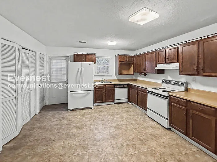 Building Photo - 426 Buckingham Cir