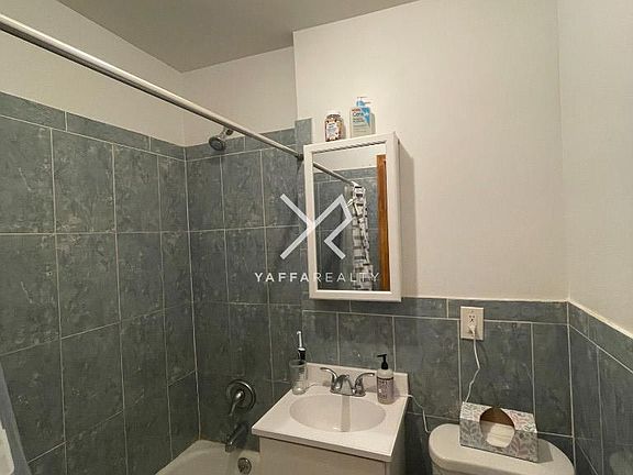 5th image of 807 Saint Johns Pl APT 1A