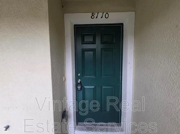 8110 Silent Creek Dr, Tampa, FL 33615