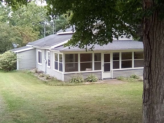 3rd image of 220 Murphy St