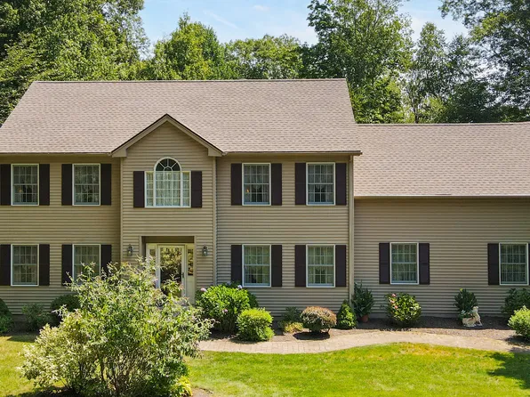 7 Oakwood Lane, Hamden, CT 06518