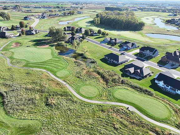 3rd image of 550 Royal Saint Pats Dr