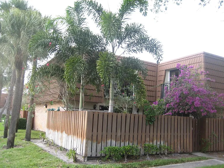 131 Heritage Way — Photo 1
