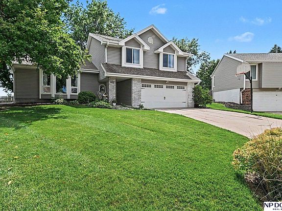 3rd image of 602 N 151st Cir