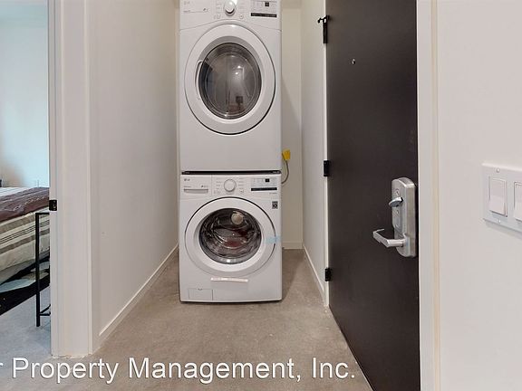 4th image of 527 S Wilton Pl #12
