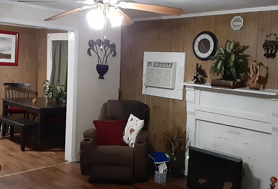 2nd image of 1409 Elm St