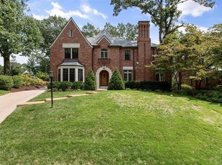 7231 Winchester Dr, Saint Louis, MO 63121