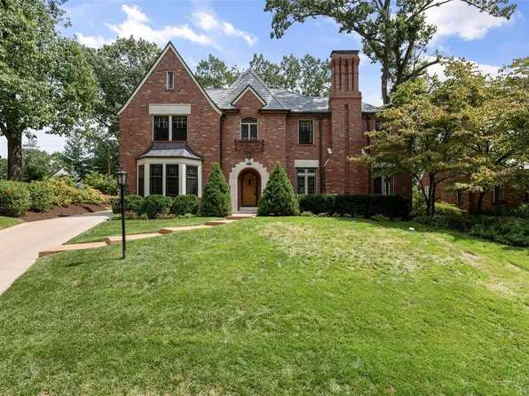 7231 Winchester Dr, Saint Louis, MO 63121