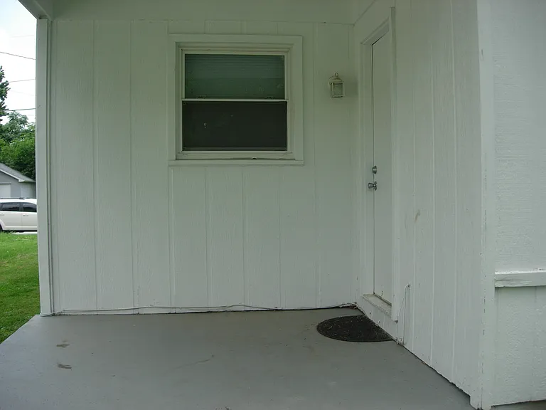 604B Lawn Ave — Photo 12