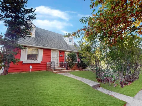 7-06 Leggett Place image 1 of 17