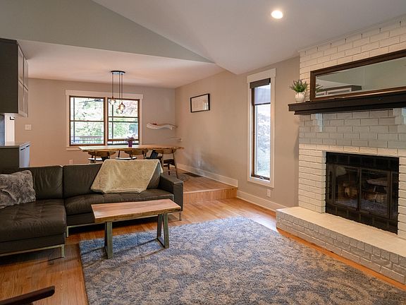 5th image of 1625 Pineridge Dr