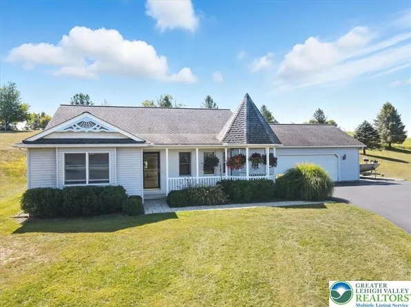 6443 Heitzman Rd, Pen Argyl, PA 18072