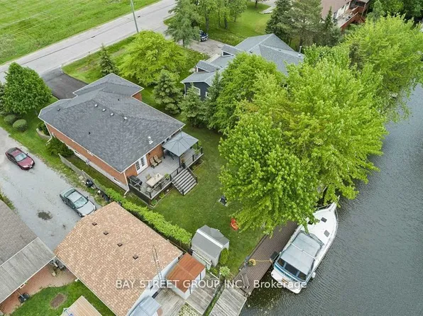 722 A Lake Dr S, Georgina, ON L4P 1V1