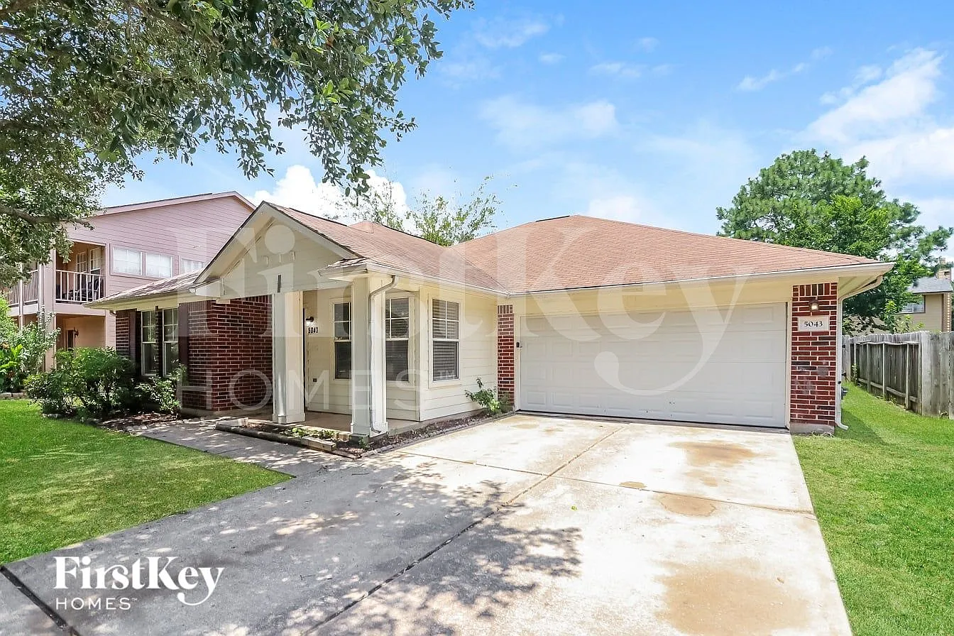 4 bed, 2.0 bath, 1876 sqft, $2,175 — Photo 2