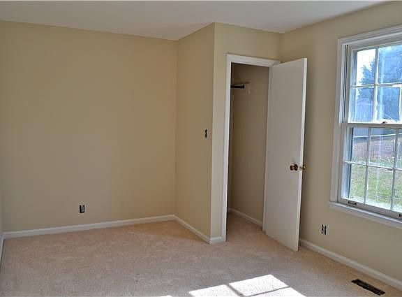 4th image of 702 Shelton Cir