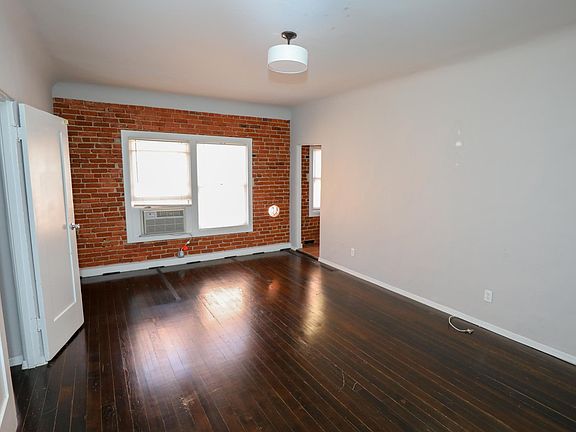 3rd image of 735 S St Andrews Pl APT 403