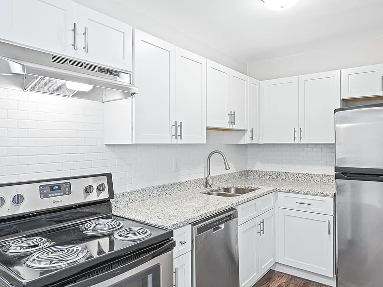 Georgian Oaks Apartments — Photo 6
