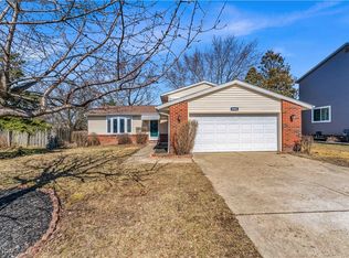 8000 Newcomb Dr, Parma, OH