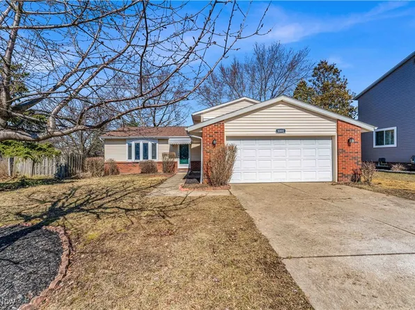 8000 Newcomb Dr, Parma, OH 44129