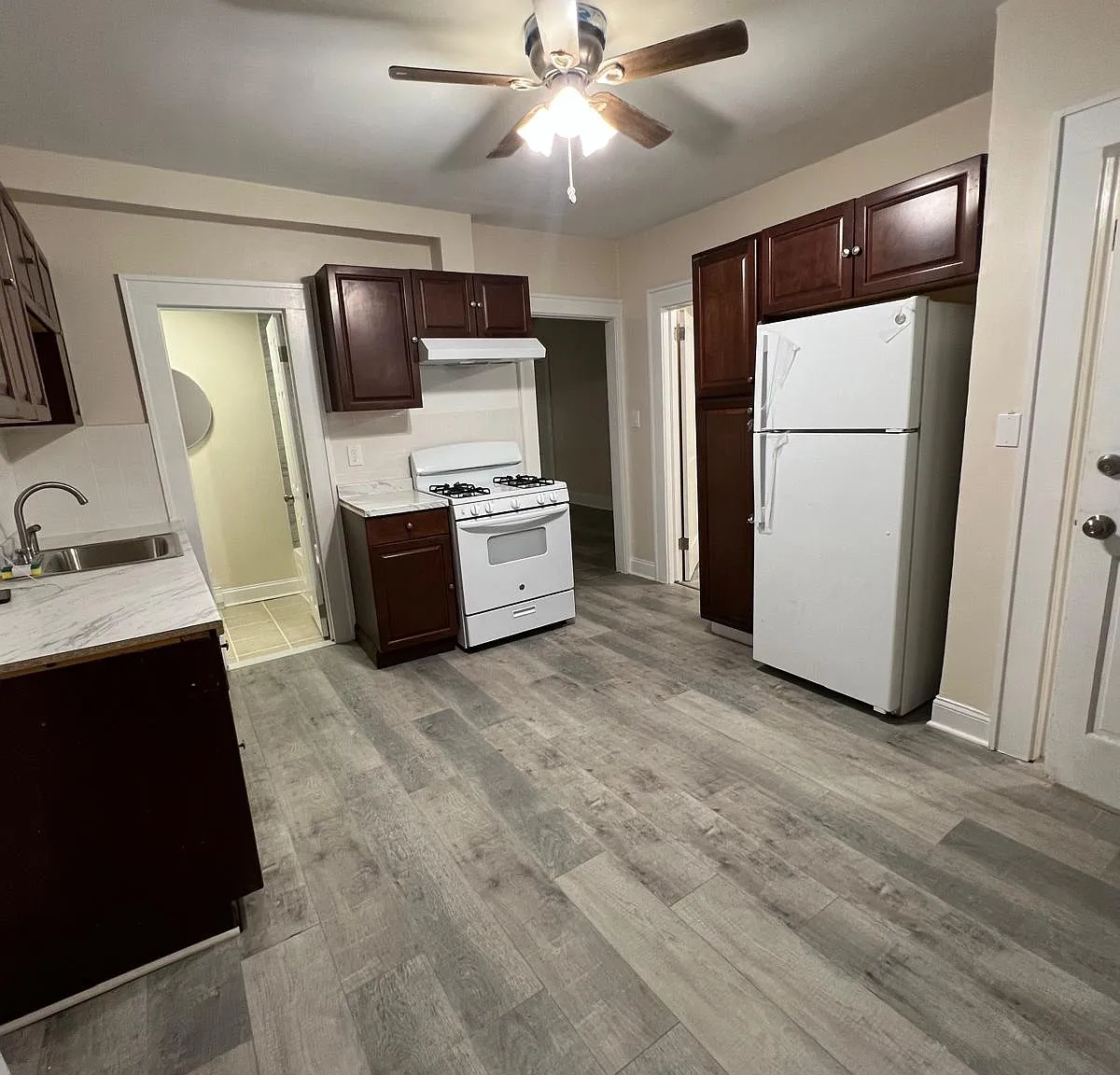 3 bed, $2,700 — Photo 2
