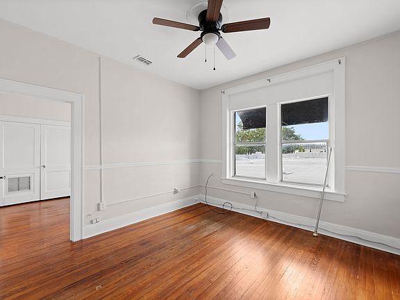 3rd image of 4713 N Florida Ave #E