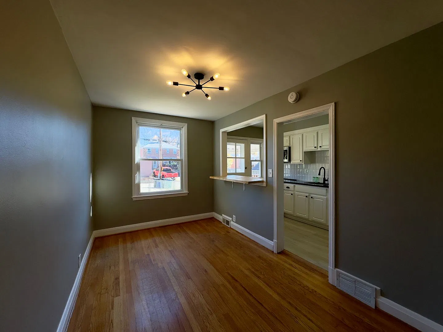 Charming 2BD/1.5BA Townhome w/ Parking Pad in Parkville, MD! — Photo 3