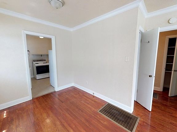 5th image of 3712 Kenwood Ave