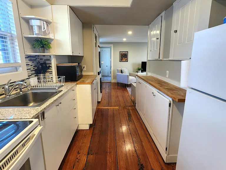 257 Vaughan St #2 — Photo 8