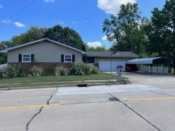 330 N Locust St, Vandalia, IL 62471