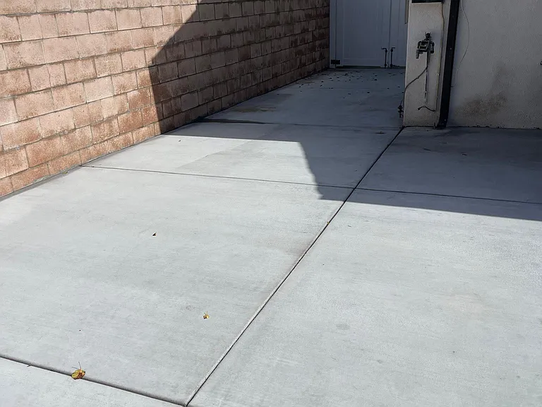 4635 Kraft Ave — Photo 43