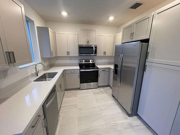 5th image of 1021 SE 24th Ter #1021