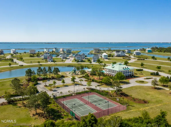 612 Cannonsgate Drive, Newport, NC 28570