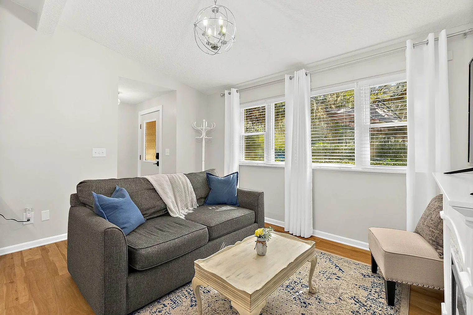 1 bed, 1.0 bath, 581 sqft, $2,110 — Photo 1
