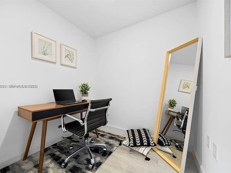 45 SW 9th St #1403 — Photo 10