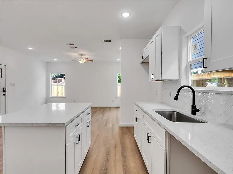 8102 Crestview #B — Photo 4