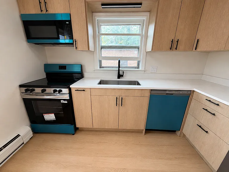 1660 2nd St #4 — Photo 7