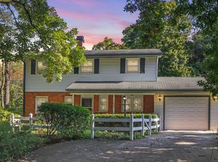 833 NE Holcomb Dr, Mundelein, IL