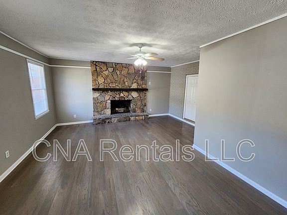 2nd image of 850 Oriole Ln SE