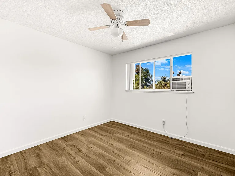10600 Poplar St — Photo 8