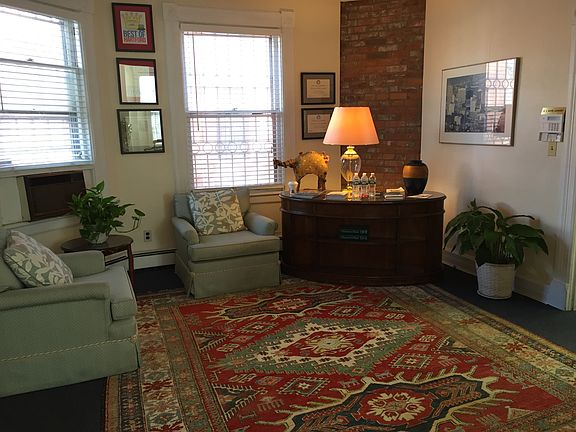4th image of 102 Oak St