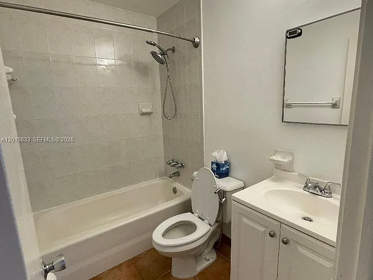 10112 SW 20th St — Photo 5