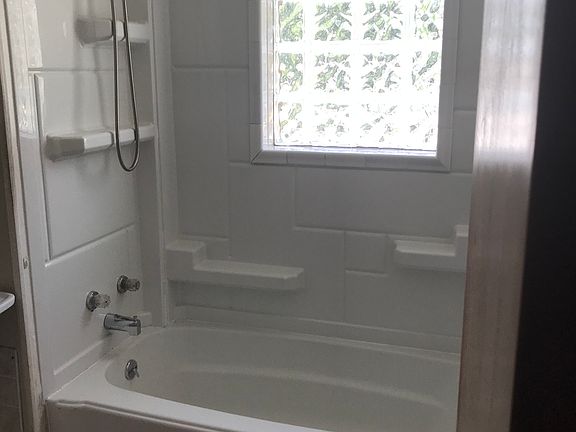 4th image of 131 Mansfield Ave