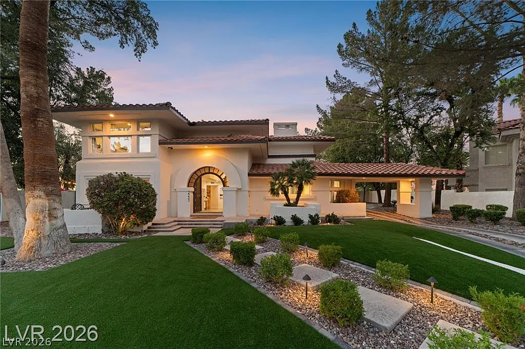 5 bed, 4.0 bath, 3643 sqft, $8,995 — Photo 2