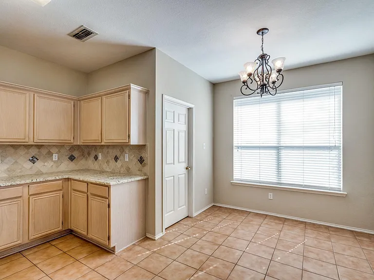 3949 Windford Dr — Photo 6