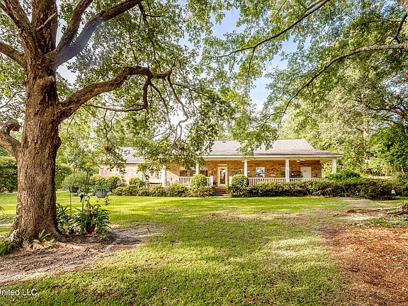 4th image of 16313 Lake Dr E