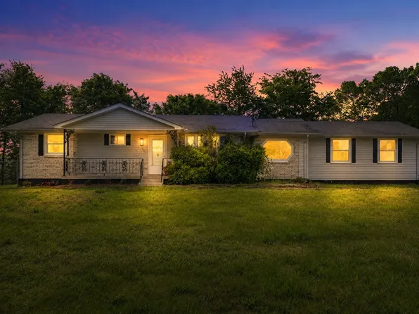 1003 Twin Creek Rd, Charlotte, TN 37036